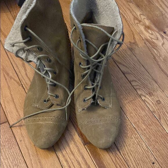Women's Suede Lace-Up Boots - Picture 1 of 4